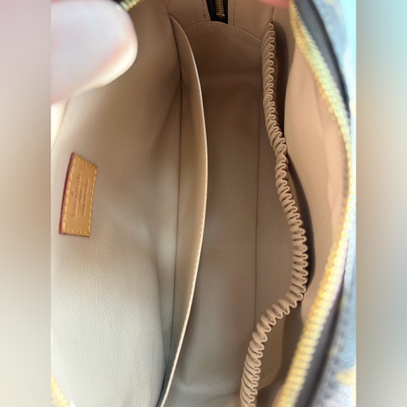 LOUIS VUITTON Monogram Trousse Toilette 28 - Picture 6 of 8